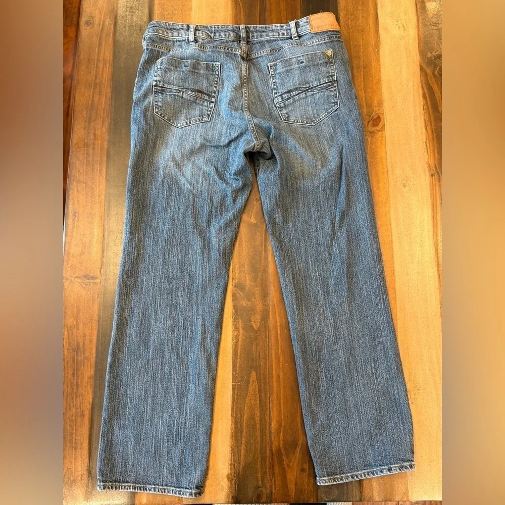 Men’s Modern Series Straight Fit Straight Leg